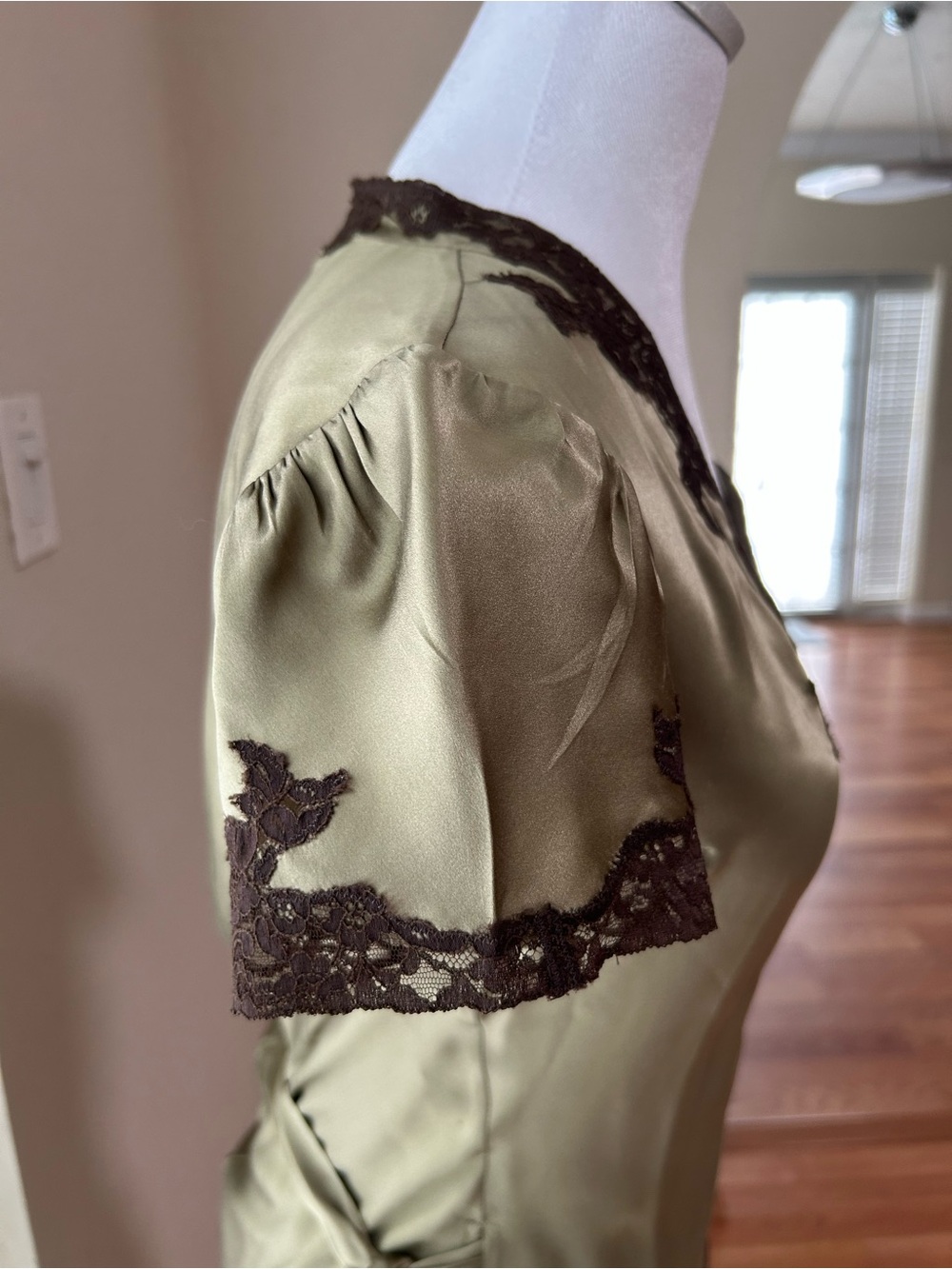 Vintage Leigh Bantivoglio Silk Olive Green Satin Wrap blouse w/ Black Lace Trim - Picture 6 of 8